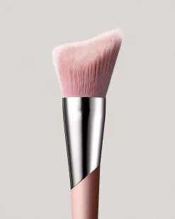 Cheek-Hugging Bronzer Brush 190