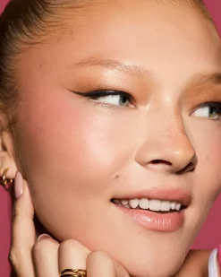 Fine Linez Lash Line-Enhancing Eyeliner
