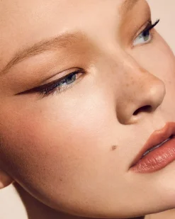Flyliner Longwear Liquid Eyeliner